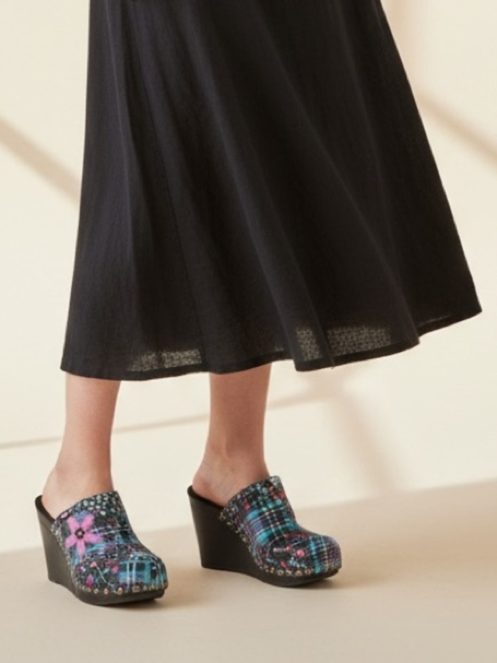 Rocket Dog Rose bowl Black Plaid & Floral Wedge Mules